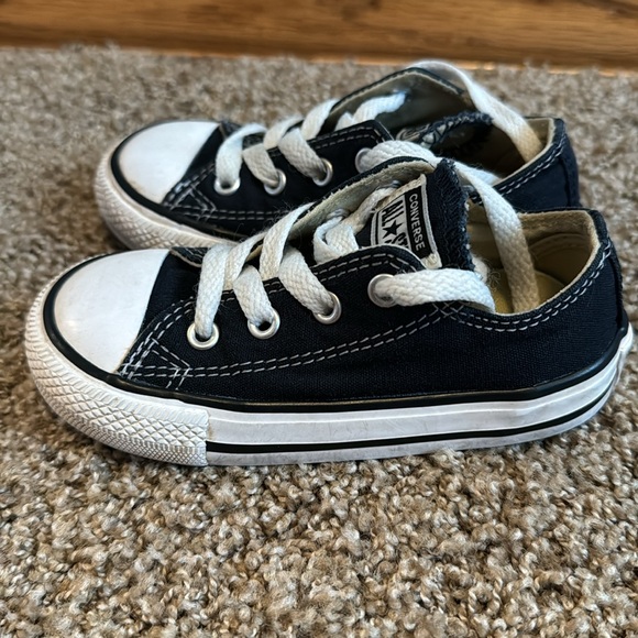Toddler Size 7 Navy Converse - Picture 3 of 5